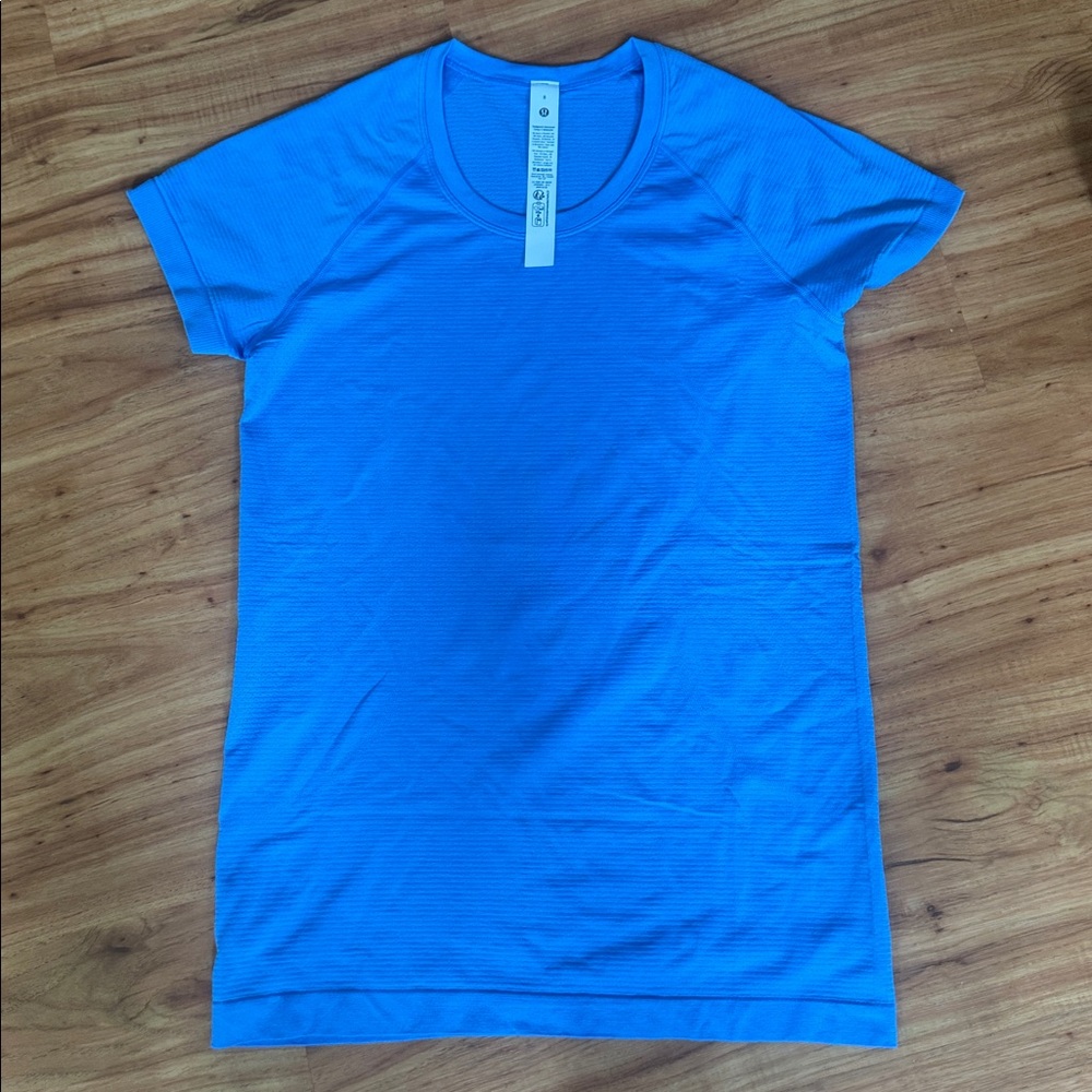 NWT Lululemon Athletica Swiftly Tech Short Sleeve 2.0 in pool size 8